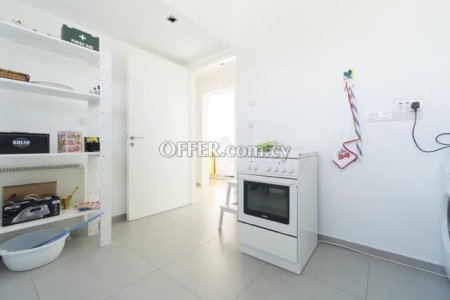 SEA FRONT THREE BEDROOM APARTMENT - 6