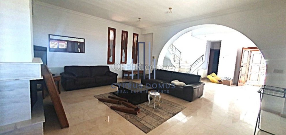 Spacious 6 Bedroom Villa with Sea View with Swimming Pool For Sale in Paniotis Area - 9