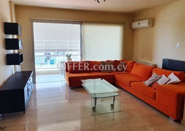  Spacious 2 Bedroom Apartment With Separate Kitchen And Large Living R
