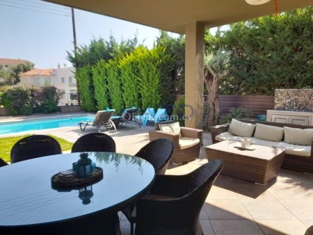 Spacious Five Bedroom Villa in Quiet Erimi Village