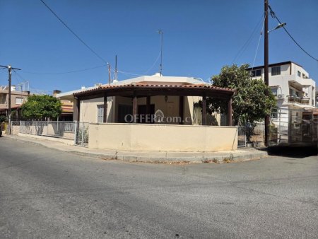 CORNER HOUSE IN AGIOS SPYRIDONAS LIMASSOL