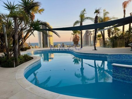 Spacious Six Bedroom Villa in Leafy Parekklisia