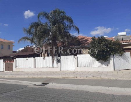 Lovely ground floor house with pool for rent