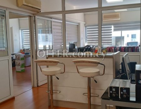 Office 100m2 in Agia Zoni in commercial building