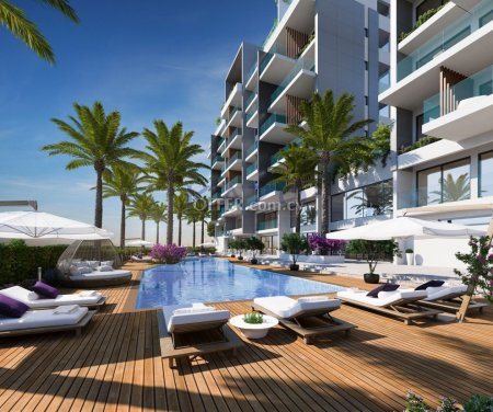 Spacious Four Bedroom Top Floor Apartment Sea View