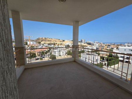 TOP FLOOR 2 BEDROOM FLAT WITH SEA VIEW IN LIMASSOL