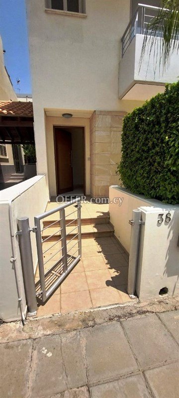  Excellent 4 Bedroom Luxury Detached House with Garden In A Very Centr