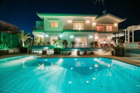 LUXURIOUS VILLA WITH POOL AND GYM IN PANTHEA