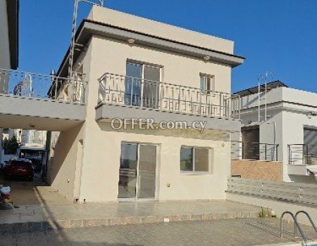 Spacious 3-Bedroom Semi-Detached House with Private Pool in Palodeia, Limassol