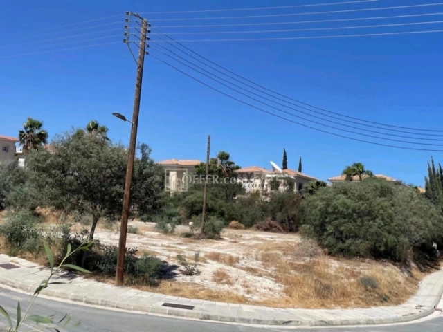 Residential Corner Plot 838m in Agios Tychon