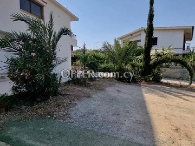 Spacious 3 Bedroom Upper House  in a Quiet Area and Close to Amenities