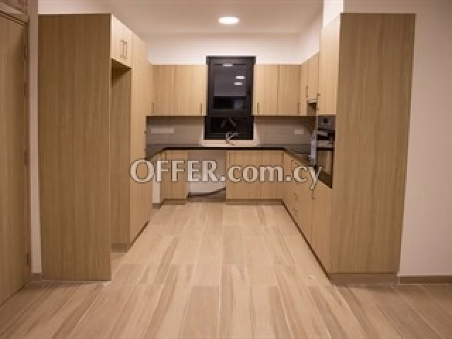Luxurious 2 Bedroom Apartment With Exclusive Use of Roof Garden  In Ag