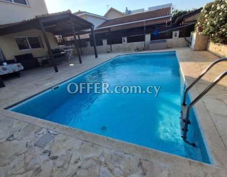 Detached house with a private garden and pool close to Limassol casino
