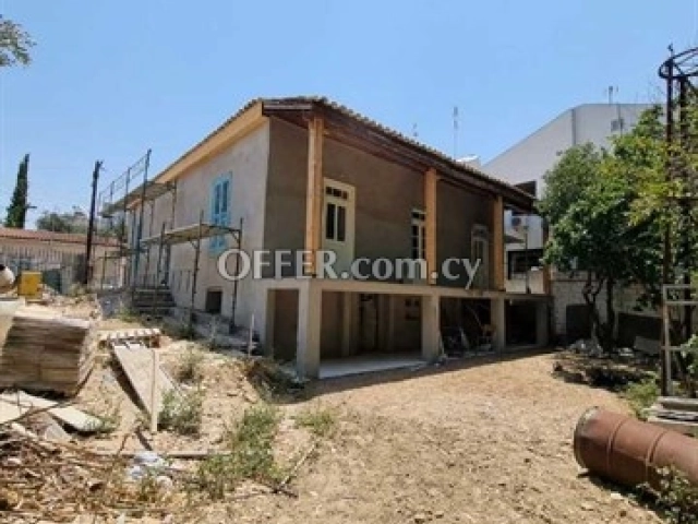3 bedroom House  In a Unique Location Next To The Pedieos River In Str