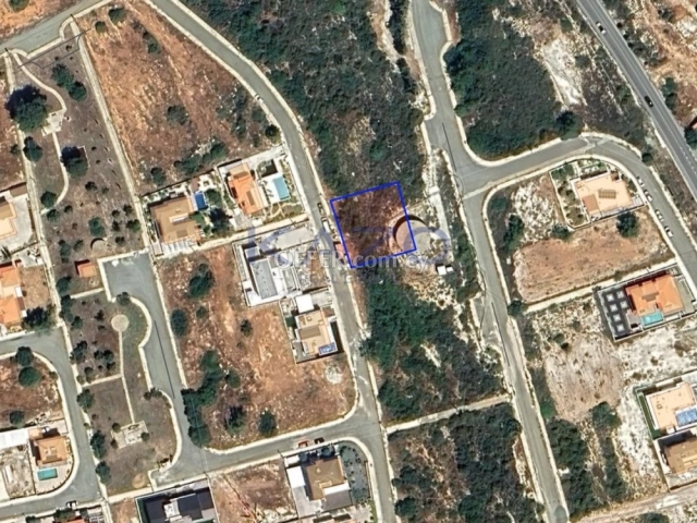 Large 763m2 Building Plot in Peaceful Zanakia