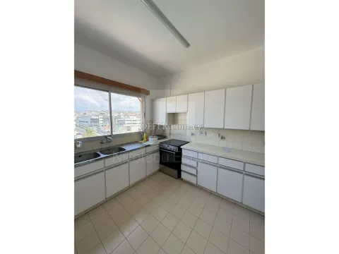 Partly renovated 2 bed apartment Kapsalos Limassol Cyprus