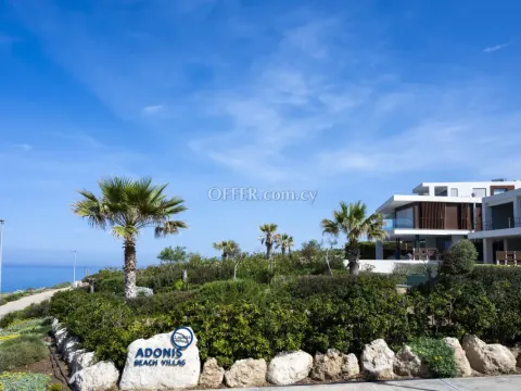 6 bed house for sale in Chloraka Pafos