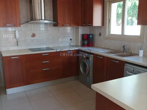 Spacious Detached House in Peaceful Agios Athanasios - 12