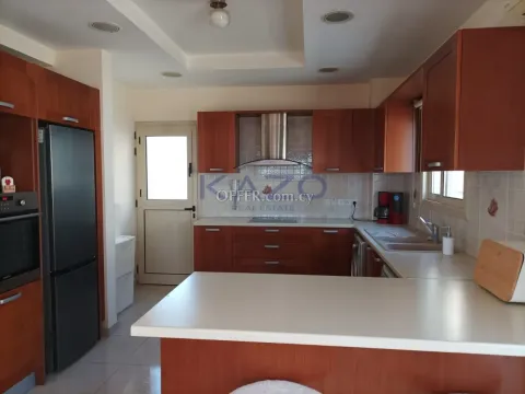 Spacious Detached House in Peaceful Agios Athanasios - 11