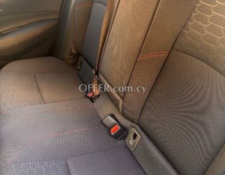 2019 Toyota Corolla 1.8L Hybrid Automatic Hatchback (photo 2)
