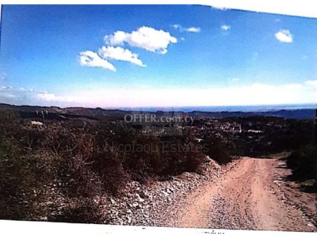 Large parcel of land of 37000m2 over 27000m2 residential on a high point in Apesia