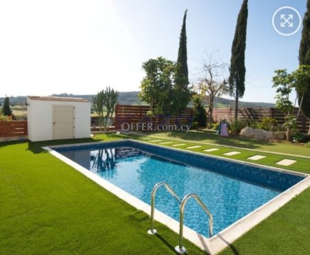 Spacious Moni Home with Pool on Large Plot - 10