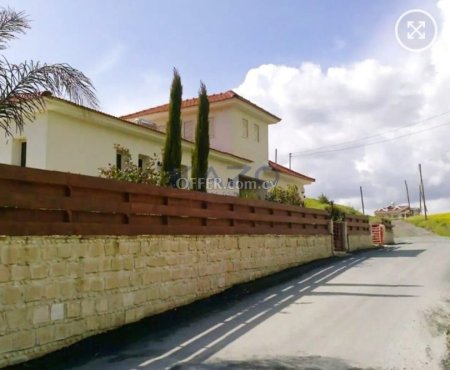 Spacious Moni Home with Pool on Large Plot - 9