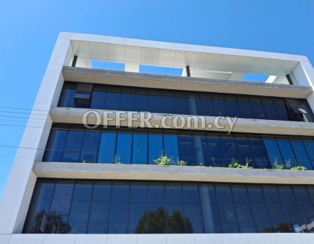 Brand new office 236m2 prime location