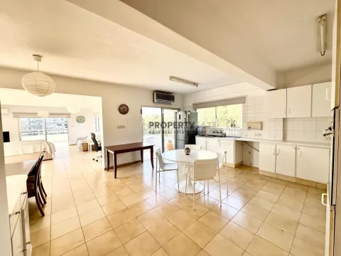 3 Bedroom Penthouse Apartment in Germasogeia Tourist Area - Main Photo