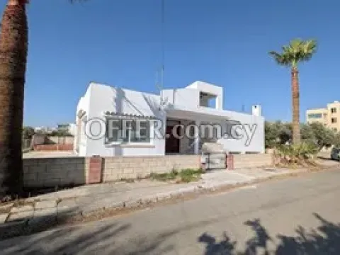 Detached House with basement at Corner Plot in Agios Nikolaos, Lakatam - Main Photo