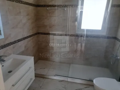 Excellently located and presented 6 bedroom semi detached house in Agios Athanasios - 10