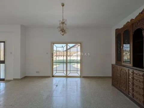 Ground floor house and a shop located in Kornos Larnaca - 5