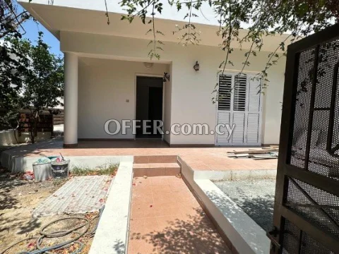 For Rent, Two-Bedroom Apartment with Office and Yard in Acropolis - Main Photo