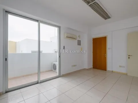 Commercial (Office) in Agios Antonios, Nicosia for Sale - 11