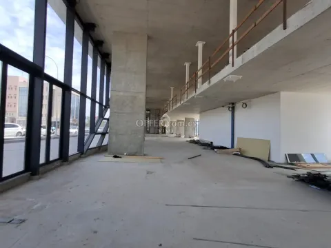 GROUND FLOOR OFFICE WITH MEZZANINE IN A BUSINESS BUILDING! - 4