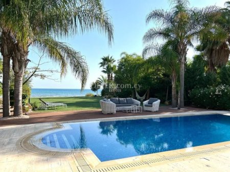 Stunning Three Bedroom Seafront Villa in Agia Thekla