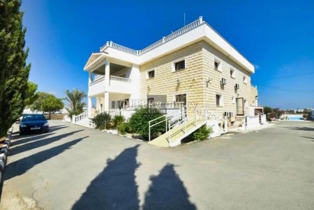 Commercial Property for Rent in Derynia