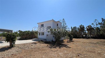 Seaside Serenity!
3 Bedroom Coastal Home  in Mazotos-Larnaca