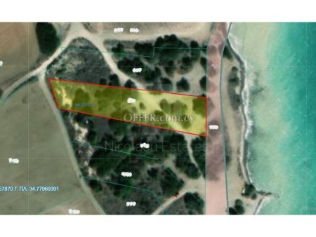 Beachfront land of 2510m2 for sale in Larnaka Mazotos