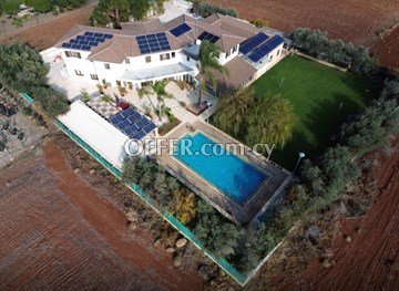 3+1 Bedroom House With Private Pool  In Agioi Trimithias, Nicosia
