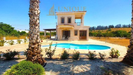 Luxury Villa on a big plot of Land in mandria