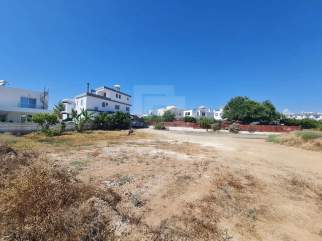 Residential plot for sale in Emba borders with Chloraka