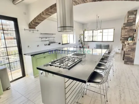 3-Bedroom Apartment With Roof Garden For Rent In Town Centre Limassol - Main Photo