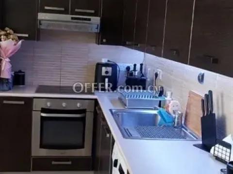 Modern Fully Furnished Apartment  Within Walking Distance Of the Unive - Main Photo