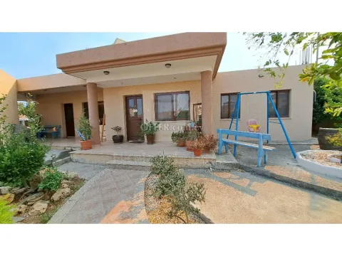 Large Bungalow in big plot Episkopi Limassol Cyprus - Main Photo
