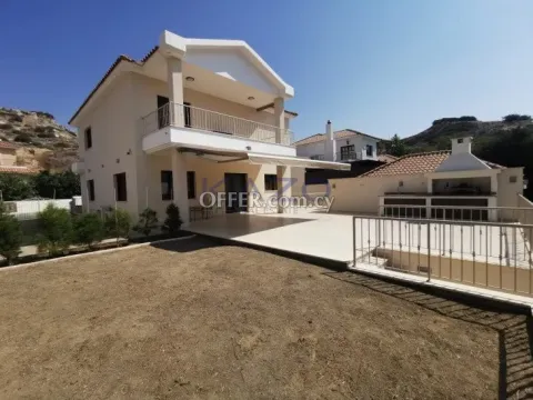 Three Bedroom Luxury House for Sale in Agios Tychonas - 12