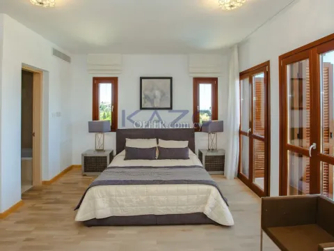 Spacious Villa with Pool in Scenic Golf Resort - 3