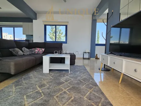 3-Bedroom Top-Floor Apartment for Sale - Universal - Main Photo