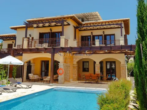 Spacious Villa with Pool in Scenic Golf Resort - 13