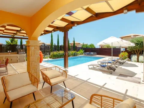 Spacious Villa with Pool in Scenic Golf Resort - 8